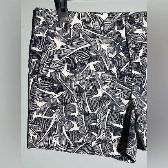 Banana Republic Black and White Hampton Fit Shorts - Picture 2 of 11